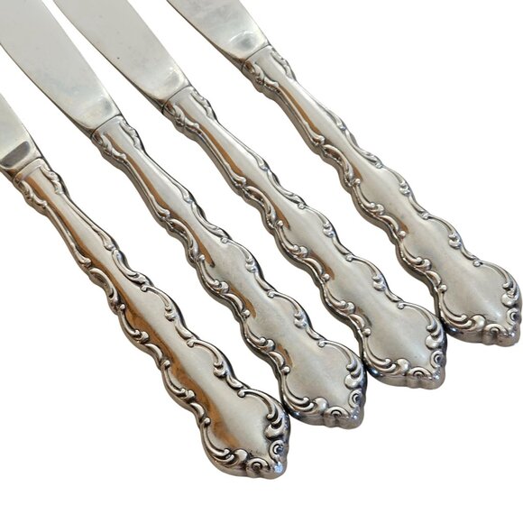 4 Oneida Deluxe Mozart Dinner Knife scalloped edge baroque scrolls 80s vtg stain - Picture 3 of 9